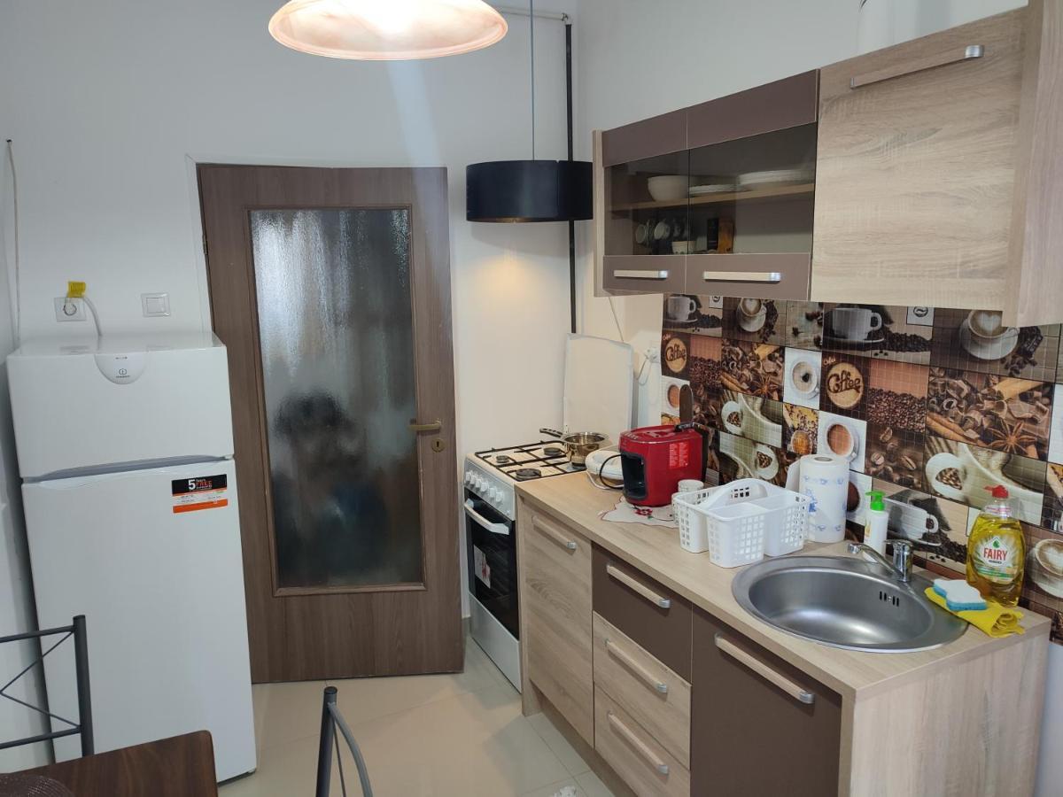 Lovely 1 Bedroom Apartment In City Centre, Sleeps 4 ! Турда Екстер'єр фото