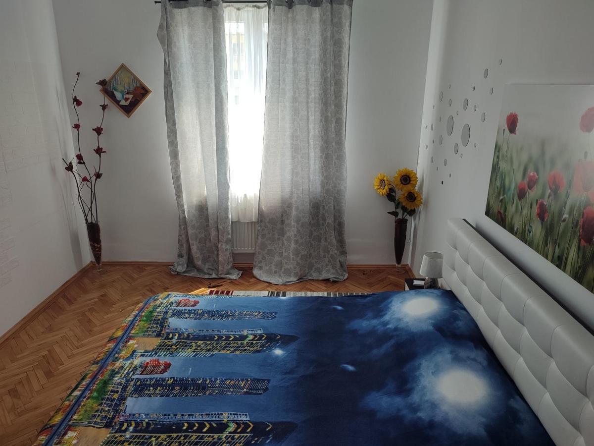 Lovely 1 Bedroom Apartment In City Centre, Sleeps 4 ! Турда Екстер'єр фото