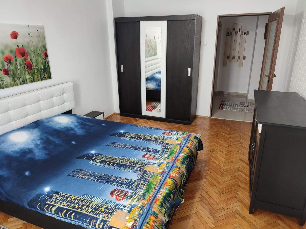 Lovely 1 Bedroom Apartment In City Centre, Sleeps 4 ! Турда Екстер'єр фото