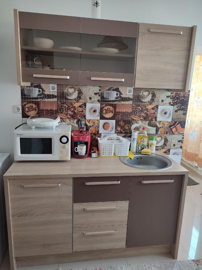 Lovely 1 Bedroom Apartment In City Centre, Sleeps 4 ! Турда Екстер'єр фото