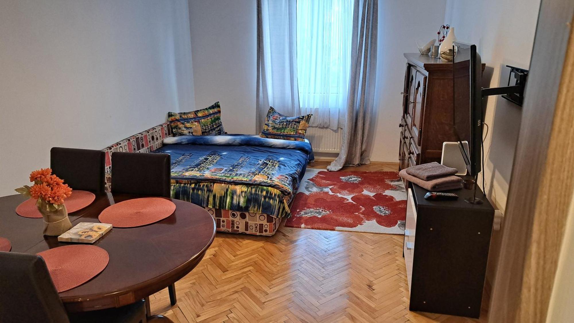 Lovely 1 Bedroom Apartment In City Centre, Sleeps 4 ! Турда Екстер'єр фото